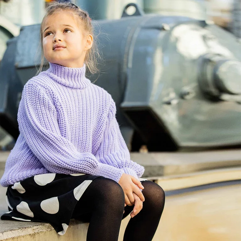 Rokje Ismay (white dot)