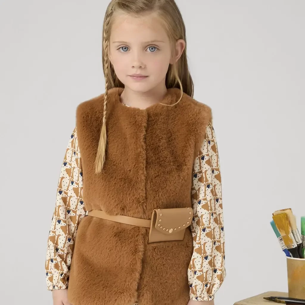 Gilet fur met riempje (caramel)