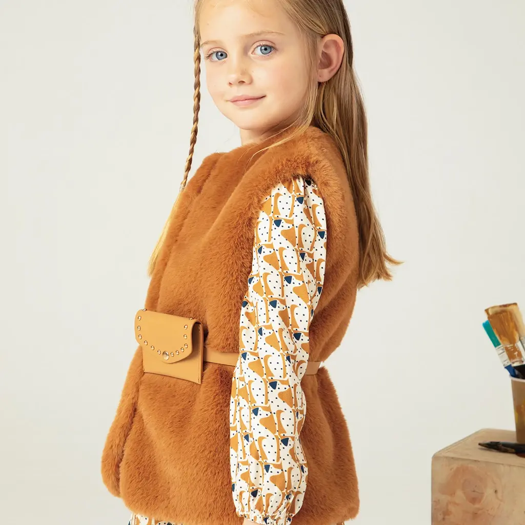 Gilet fur met riempje (caramel)