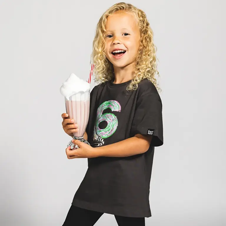 Verjaardag t-shirt "6" in kadoverpakking (dark grey)