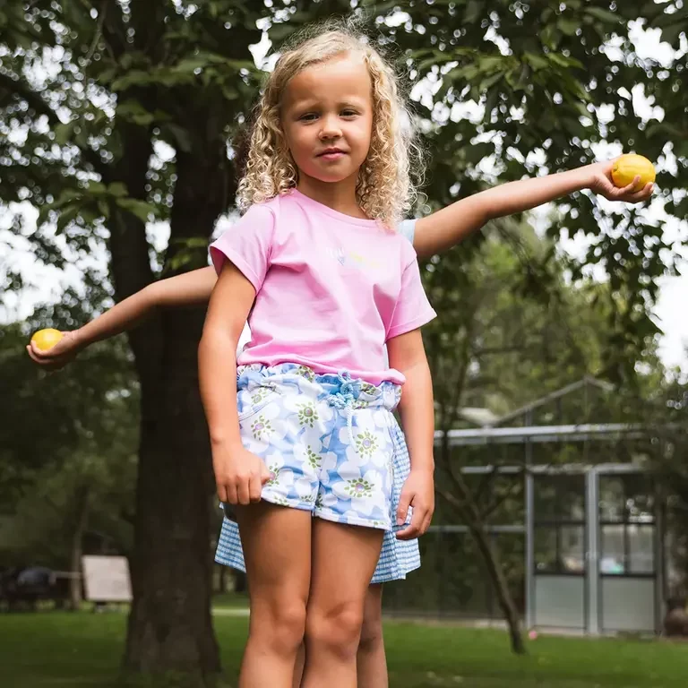 Korte broek Fyna (aop blue flower)