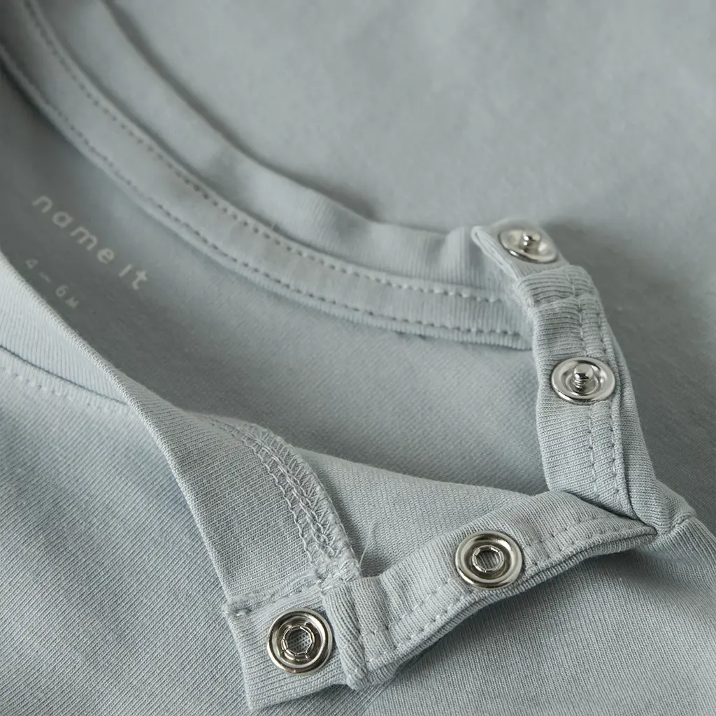 T-shirt Hanger (pearl blue)