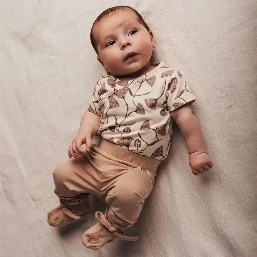 Omslag rompertje Joia (creme oat)