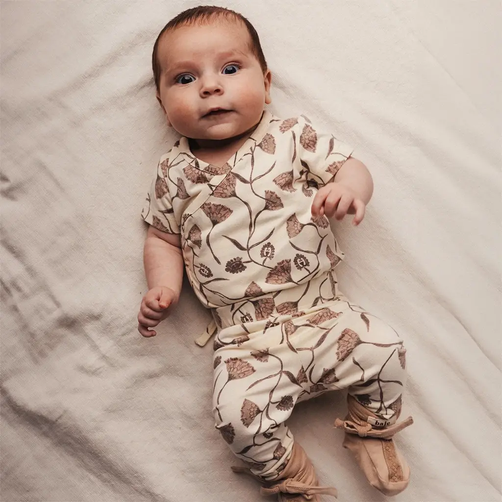 Omslag rompertje Joia (creme oat)