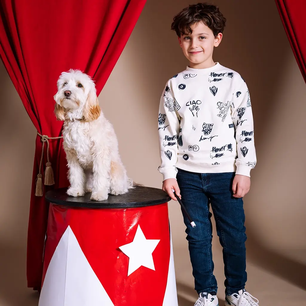 Trui Hagar (aop white sketch)