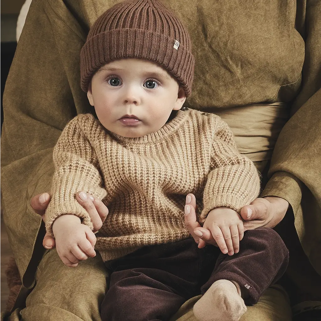 Gebreid mutsje Mayar (amber brown)