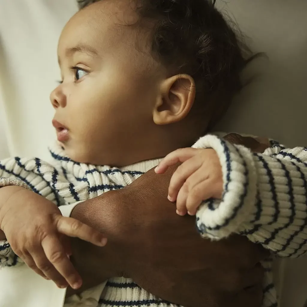 Gebreid truitje Ostripe (insignia blue/cloud dancer)