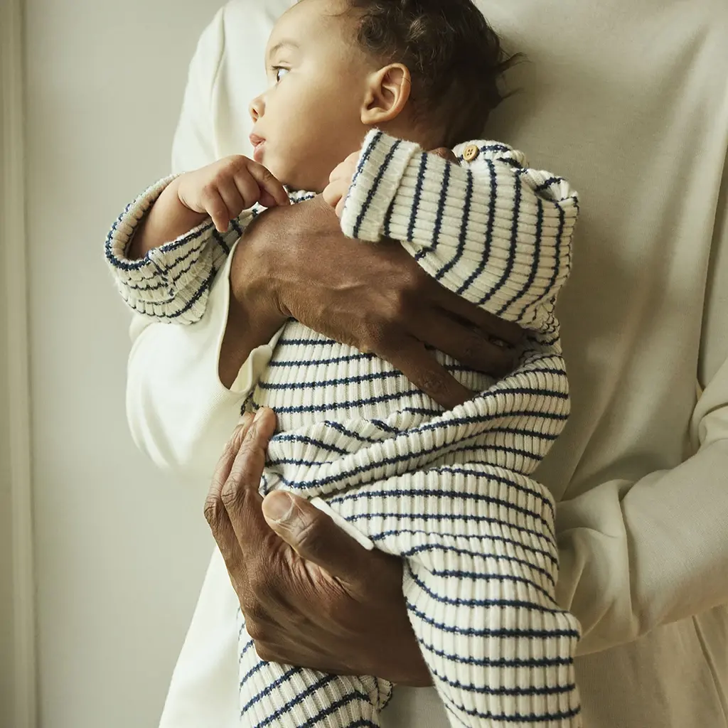 Gebreid broekje Ostripe (insignia blue/cloud dancer)