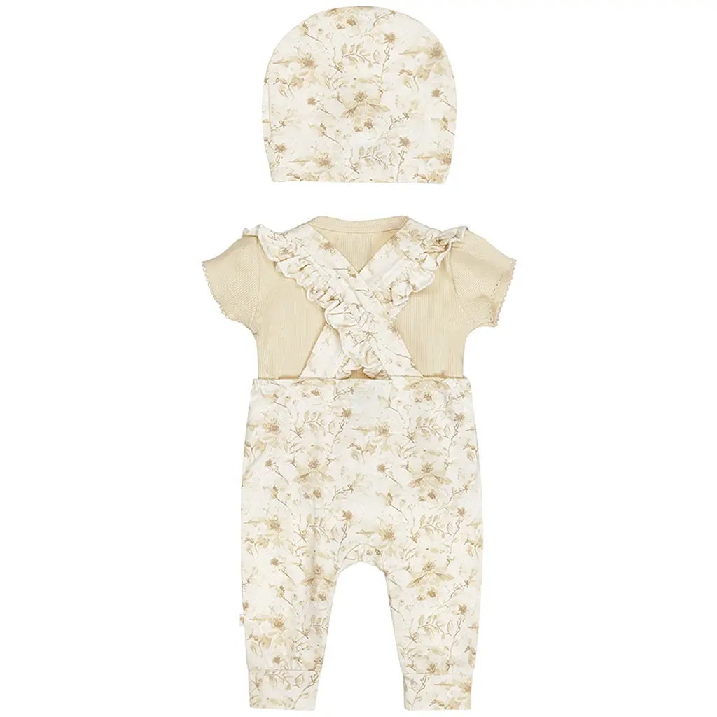 Driedelig setje (off-white) - mutsje; t-shirtje en tuinbroekje