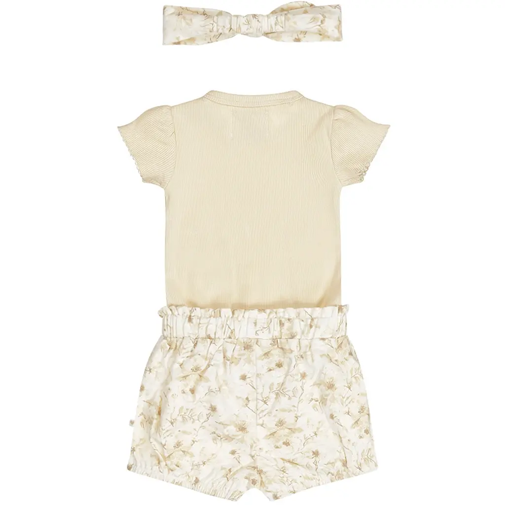 Driedelig setje (off-white) - rompertje, kort broekje en haarbandje