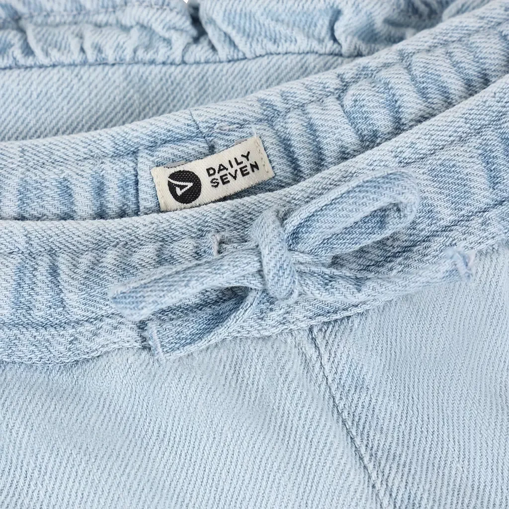 Kort spijkerbroekje (light denim blue)