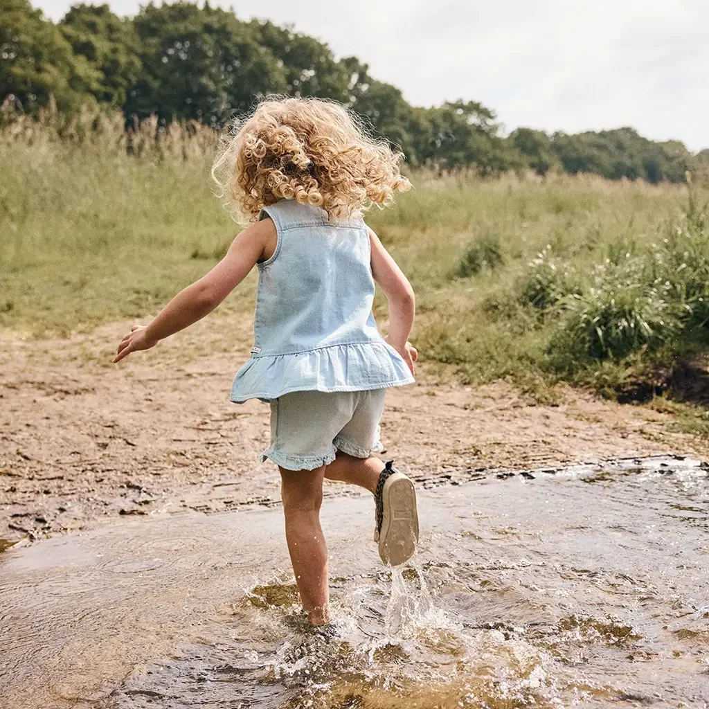 Kort spijkerbroekje (light denim blue)
