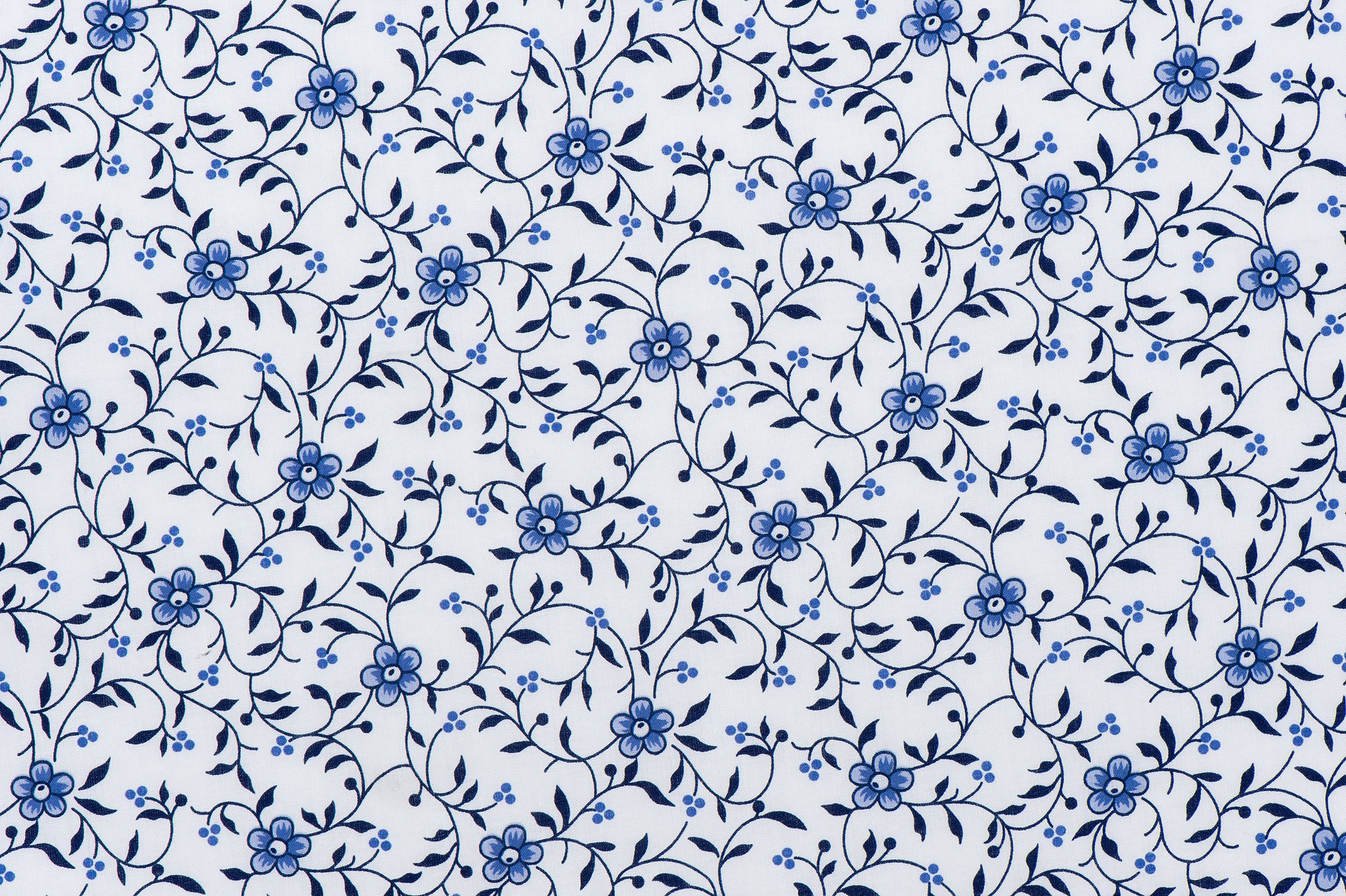 Delftsblauw Katoen 40 – Fijn Bloemenmotief in Blauw & Wit