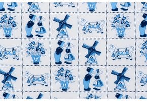 Delftsblauw Katoen 02 – Kusje, Koe & Molen in Tegelpatroon
