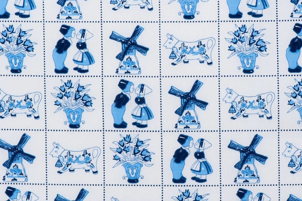 Delftsblauw Katoen – Hollandse Kusjes, Tulpen & Molens in Blokmotief