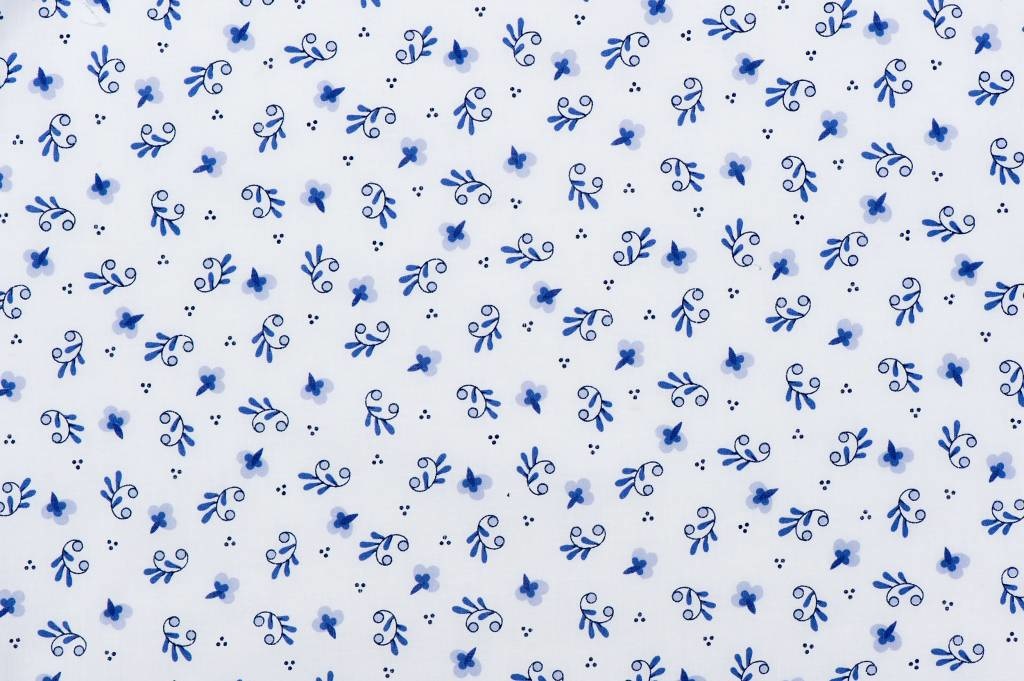 Delftsblauw Katoen 37 – Speels Bloemenmotief in Blauw & Wit