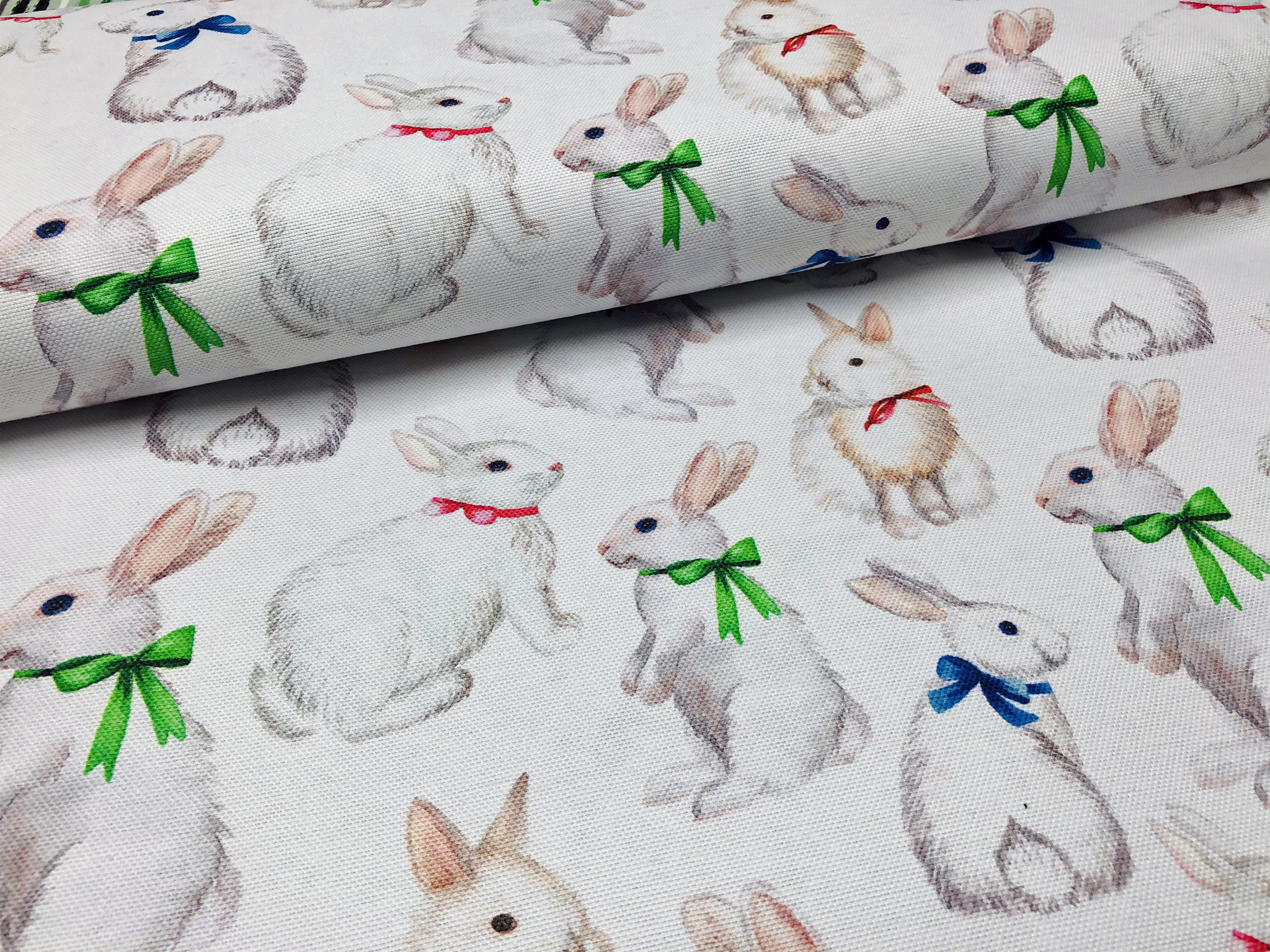 Deco Stof White Bunnies