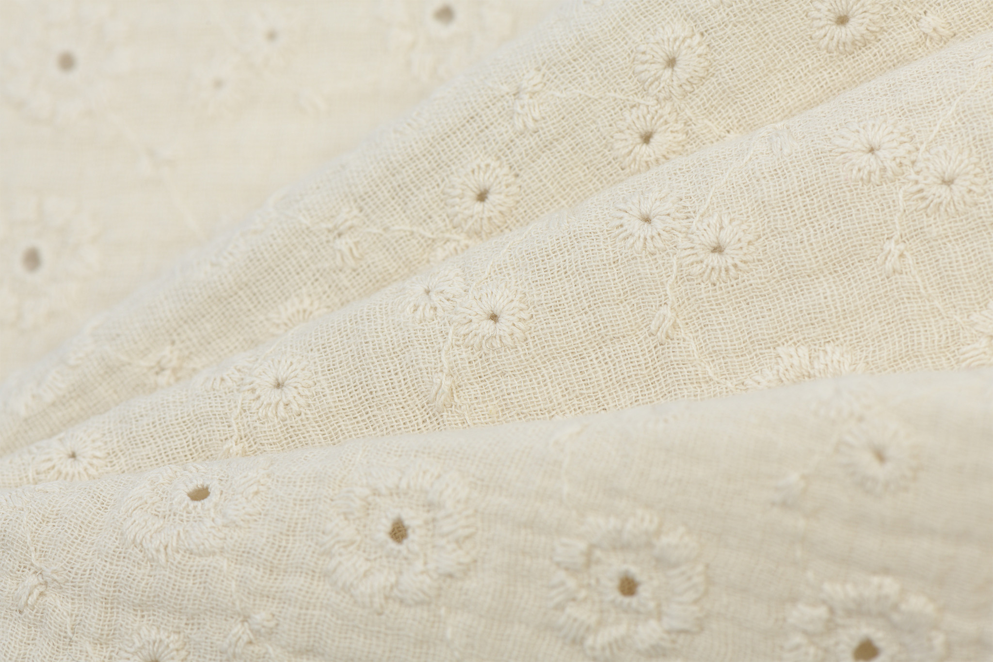 Hydrofiel Stof Embroidery Suzy Ecru – Zacht, Ademend & Oeko-Tex