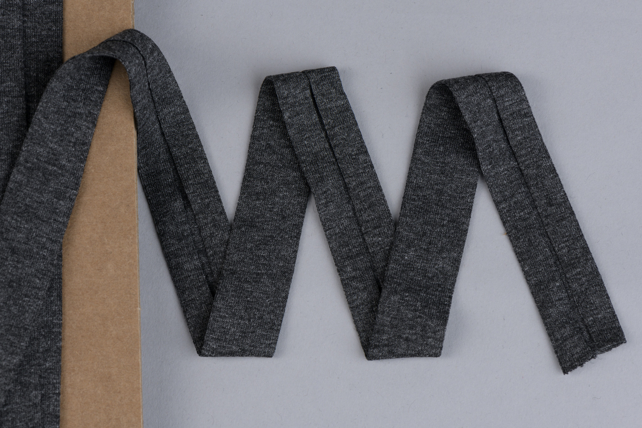 Tricot biaisband gemeleerd donker grijs  20mm