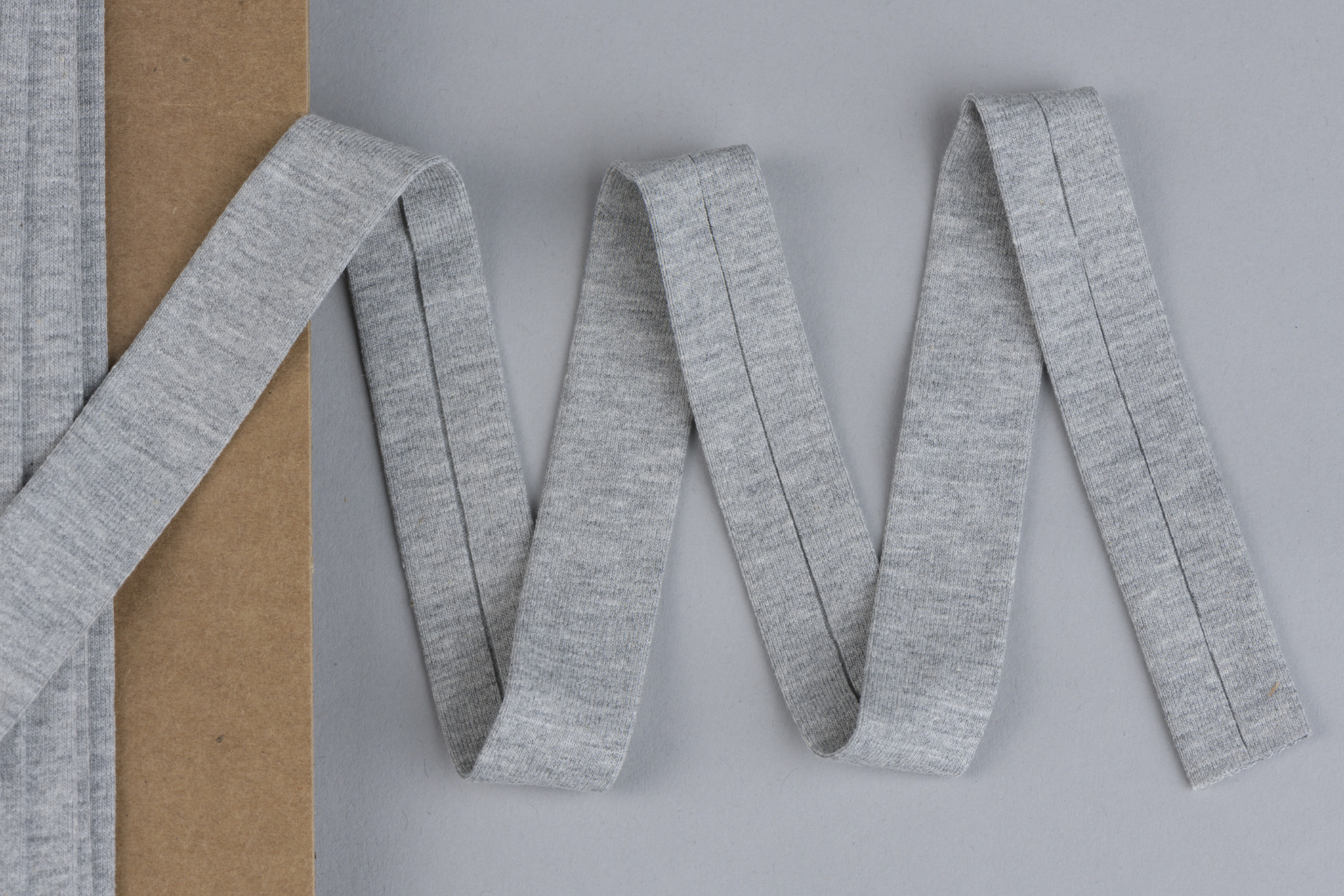 Tricot biaisband gemeleerd licht grijs 20mm