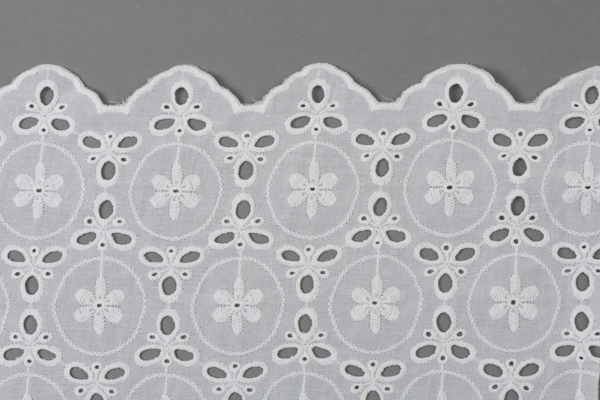 Katoen Voile Stof Geborduurd met Bloemen Ecru