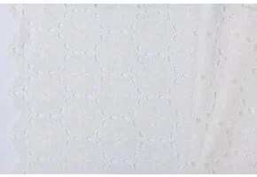 Katoen Voile Stof Geborduurd met Bloemen Ecru