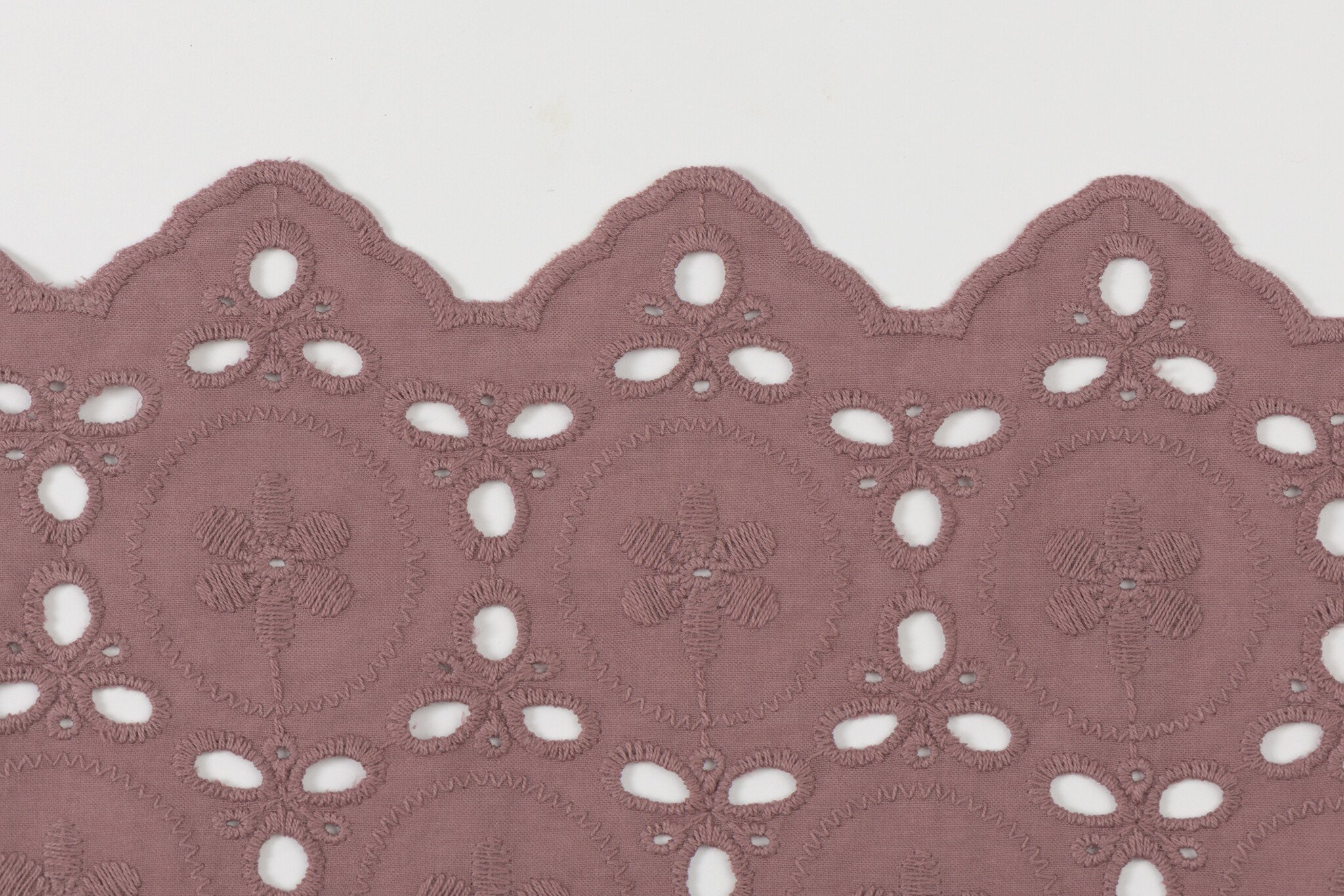 Katoen Voile Stof Geborduurd met Bloemen Oud Roze