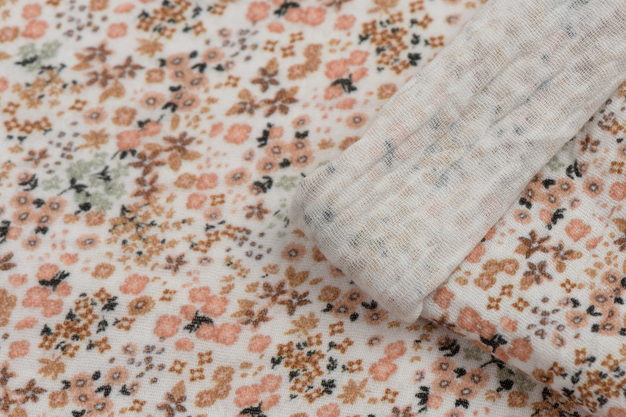 Hydrofiel Stof Digitale Print - Liefdesbloem Beige