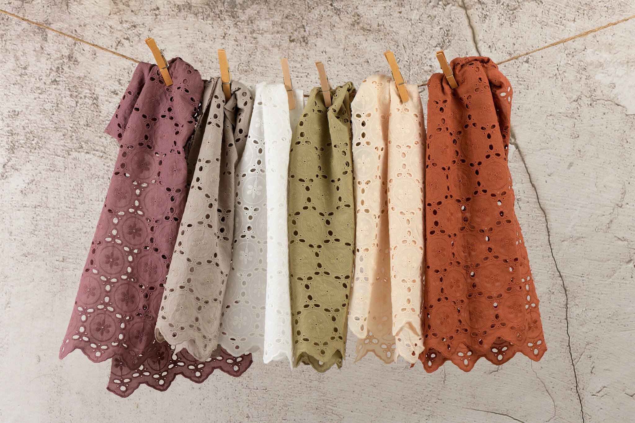 Katoen Voile Stof Geborduurd met Bloemen Oud Roze