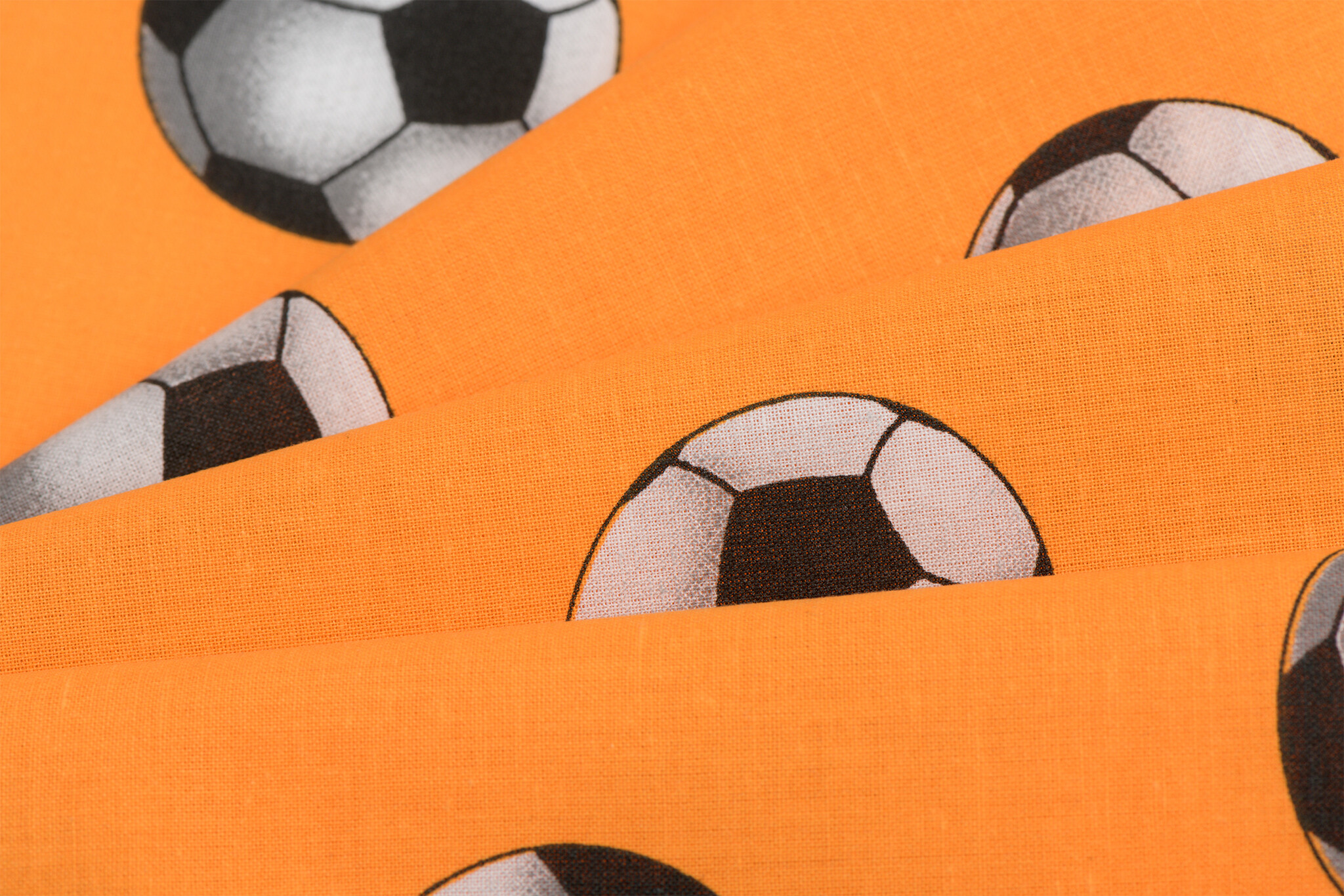 Katoen – Voetbalstof Oranje met Voetballen – Sportief & Vrolijk