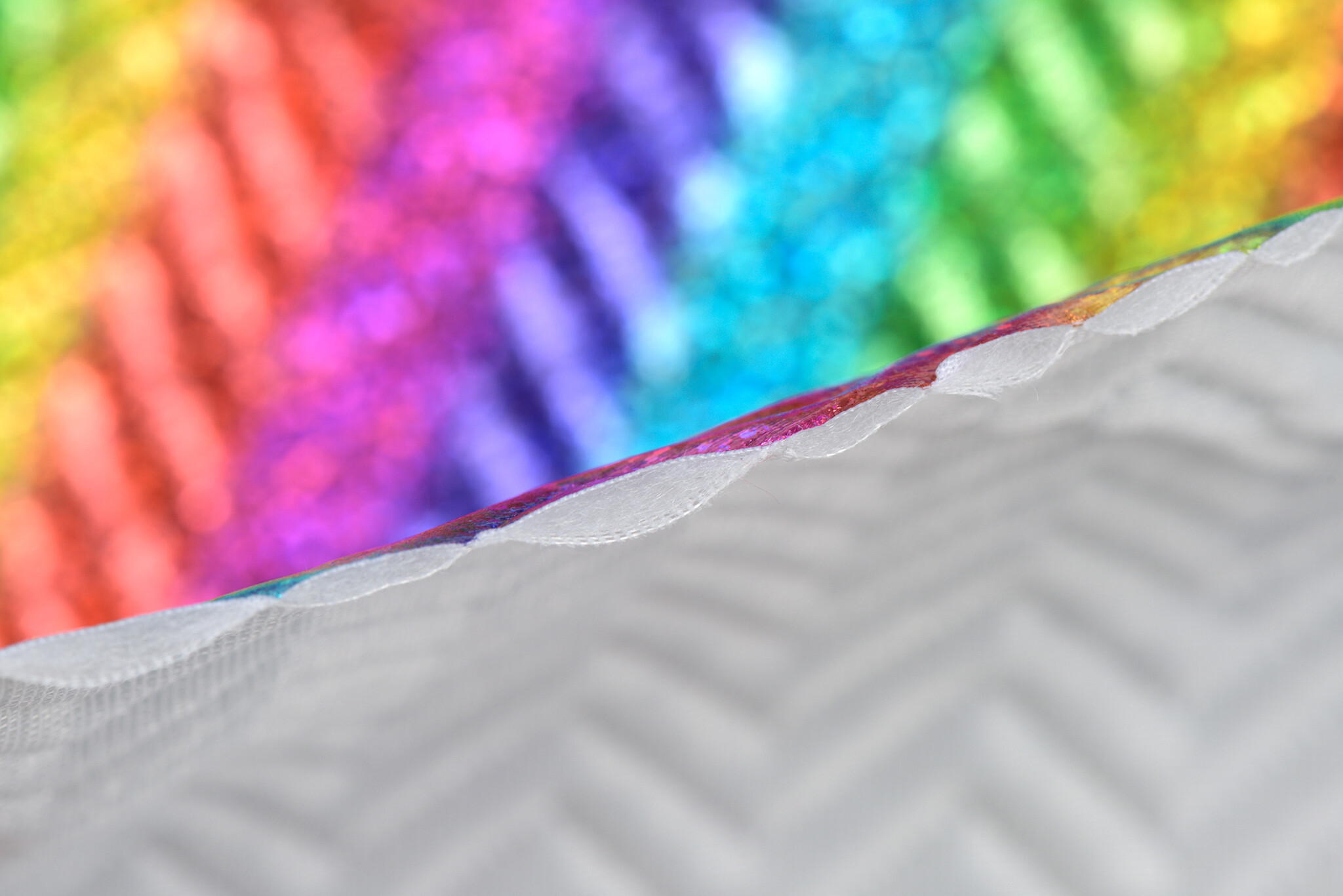 Gestepte Hologram Folie Regenboog Stof