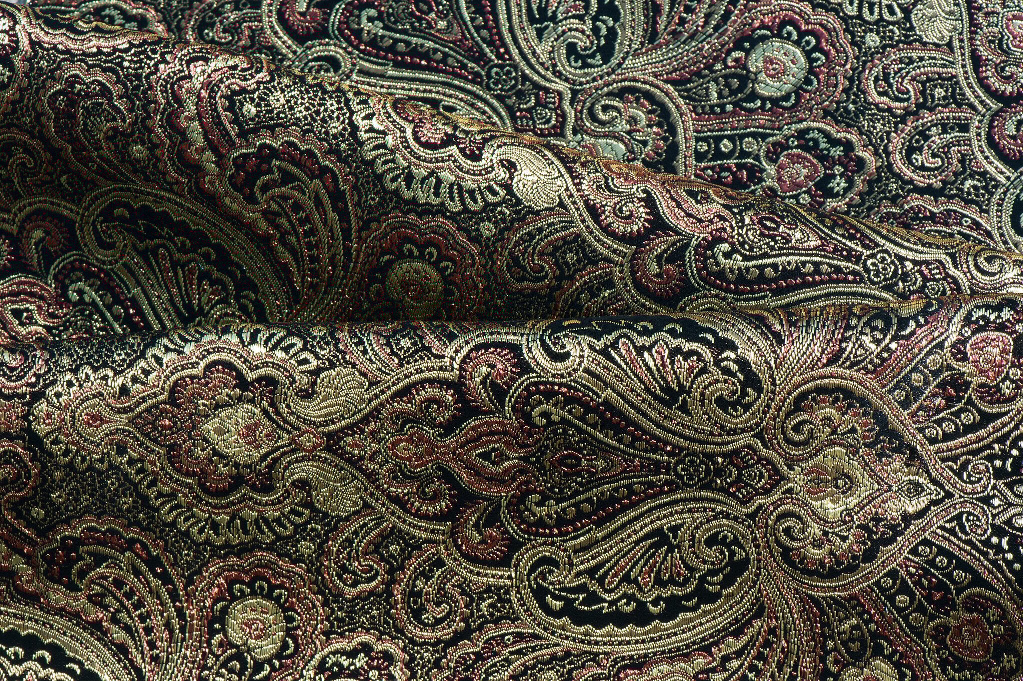 Brokaat stof fancy paisley zwart - goud