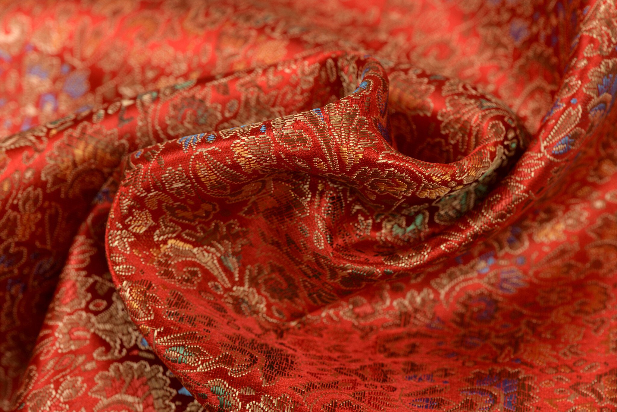 Brokaat Jacquard Stof Barok Bloemen Rood – Chic & Elegant