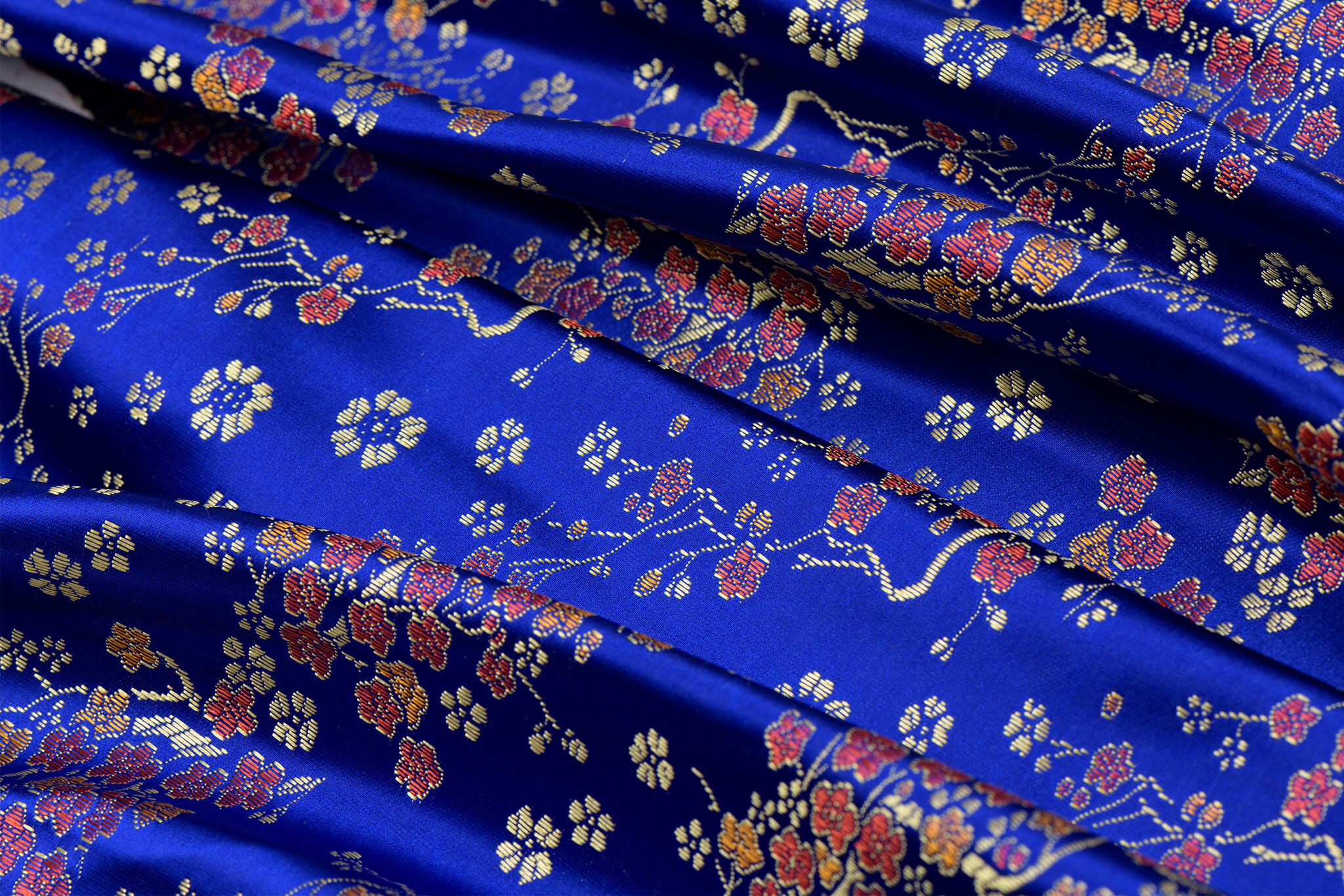 Brokaat Jacquard Stof Daisy Bloemen Blauw – Chic & Elegant