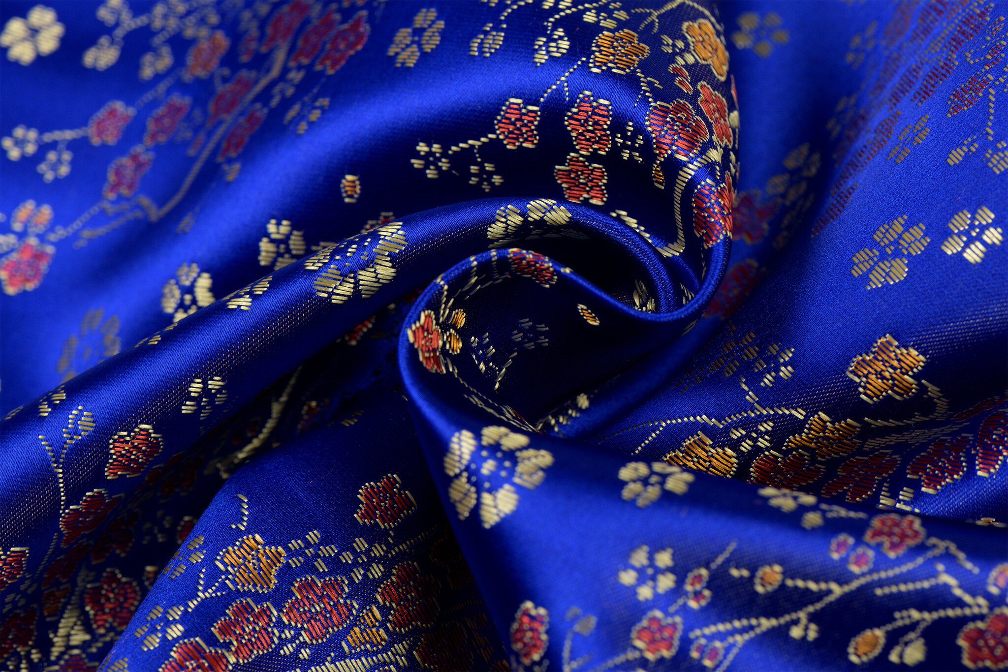 Brokaat Jacquard Stof Daisy Bloemen Blauw – Chic & Elegant