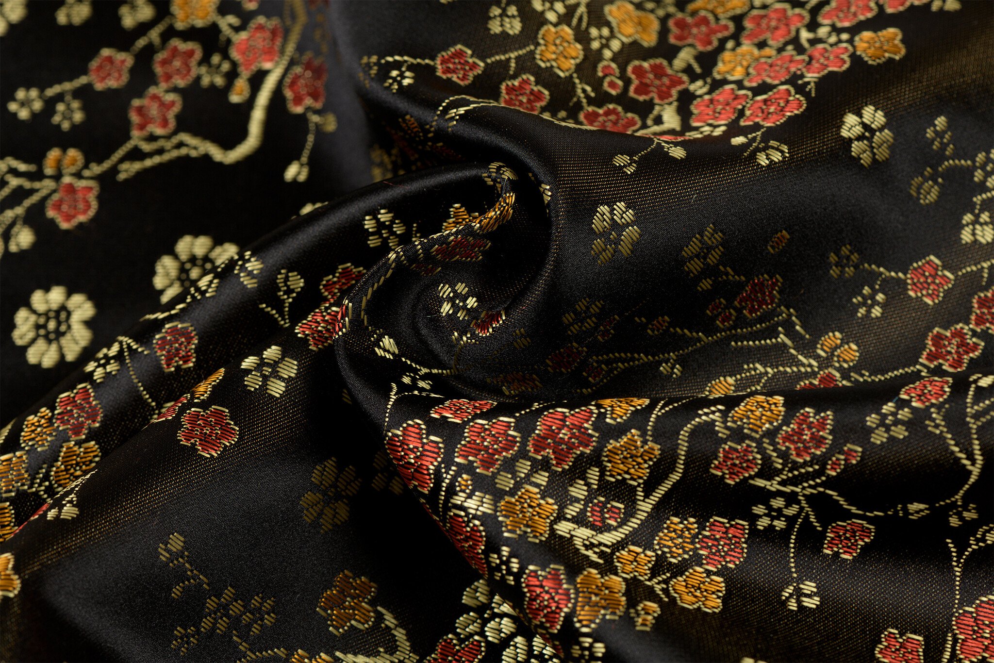 Brokaat Jacquard Stof Daisy Bloemen Zwart – Chic & Elegant