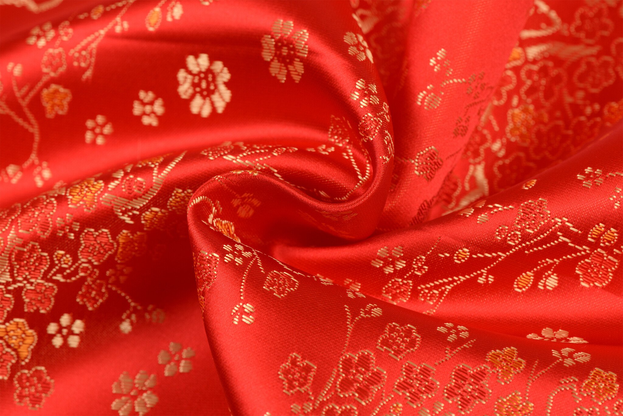 Brokaat Jacquard Stof Daisy Bloemen Rood – Chic & Elegant