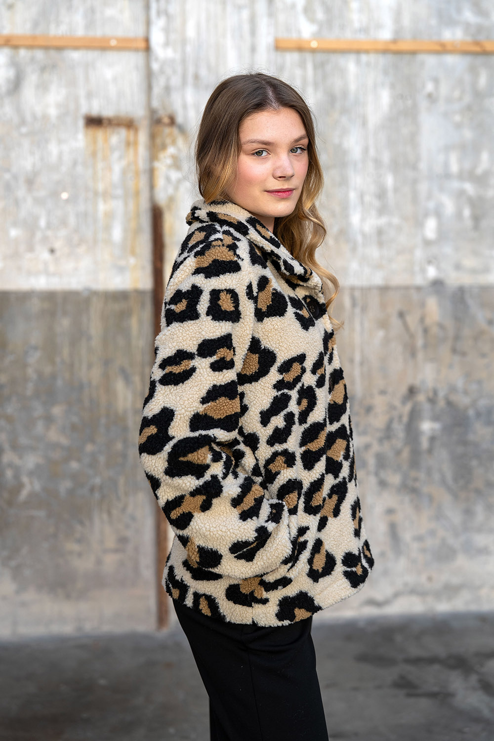 Teddy Stof Panterprint Camel – Zacht, Warm & Trendy