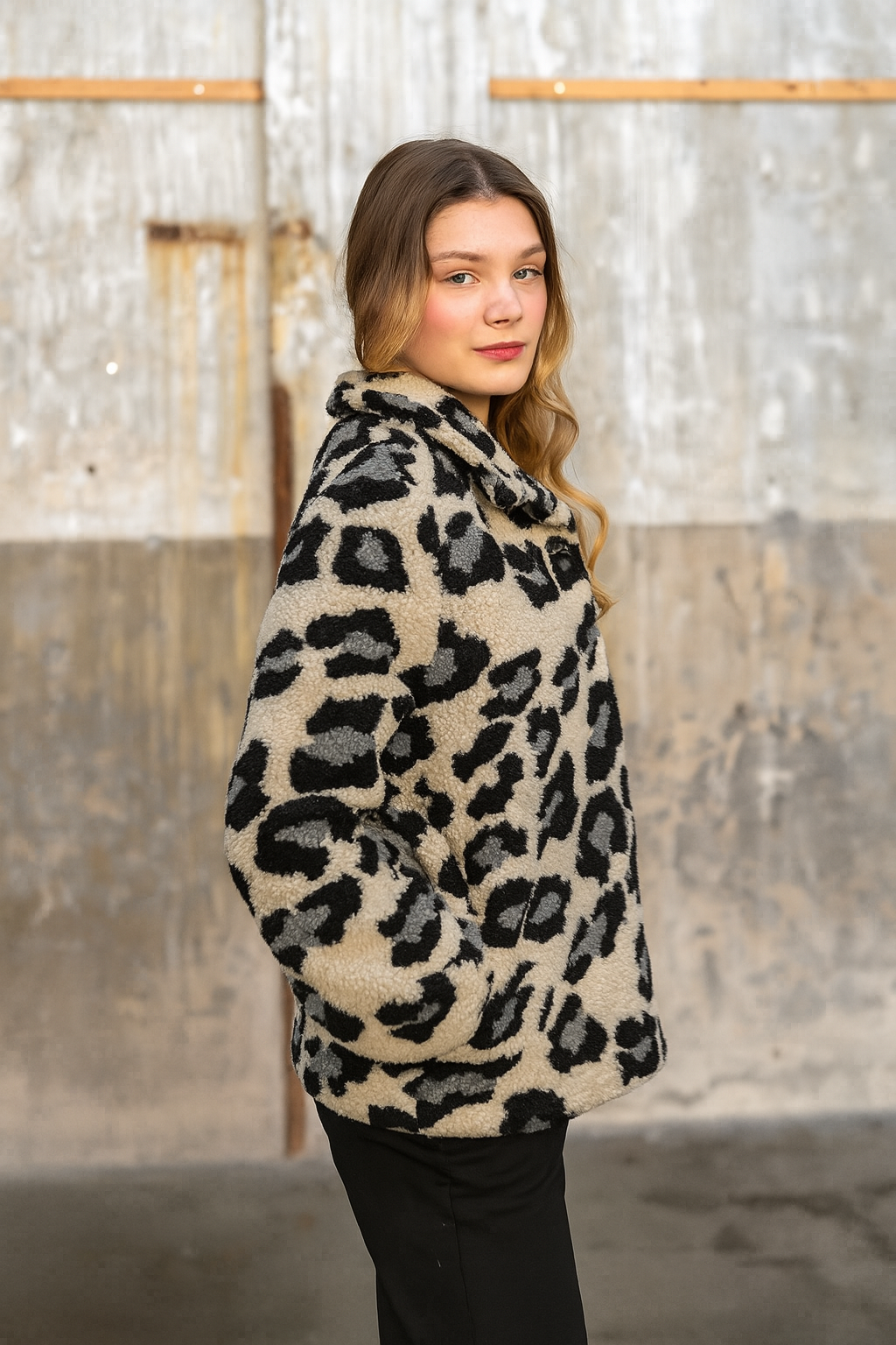 Teddy Stof Panterprint Grijs – Zacht, Warm & Trendy