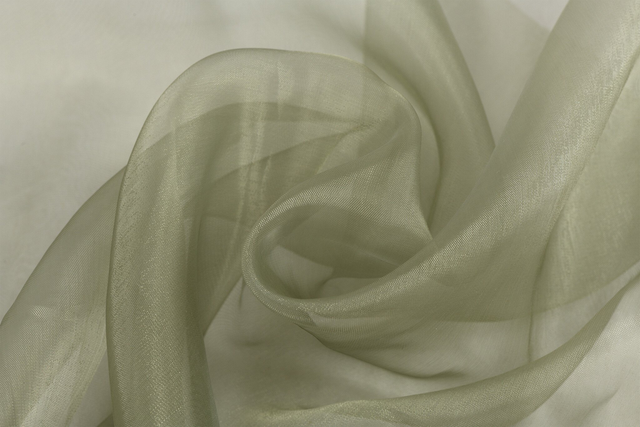 Organza Stof Licht Legergroen – Licht, Soepel & Glanzend