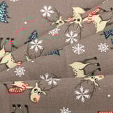 Katoen Kerststof Taupe – Rendieren, Bomen & Sneeuwvlokken