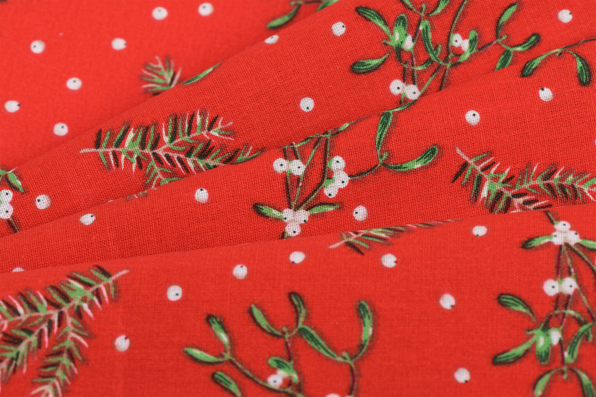 Katoen Kerststof Rood – Dennentakjes, Maretak & Bessen