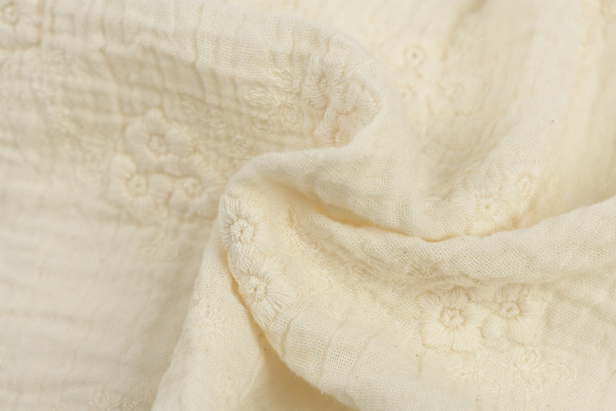 Hydrofiel Stof Embroidery Bloemen Naturel – Zacht & Ademend