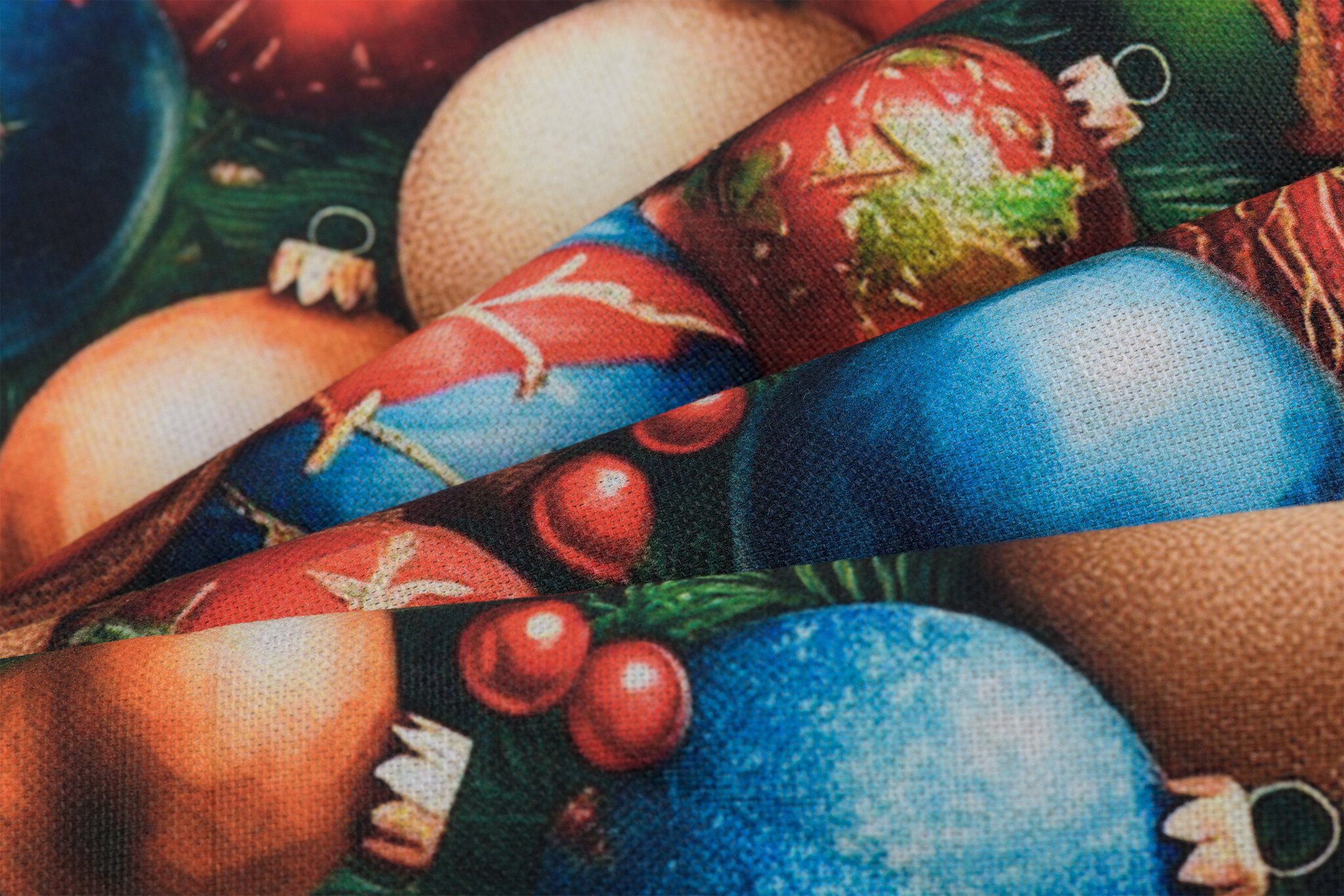 Deco Stof Kerst – Kleurrijke Kerstballen – Vrolijk & Feestelijk