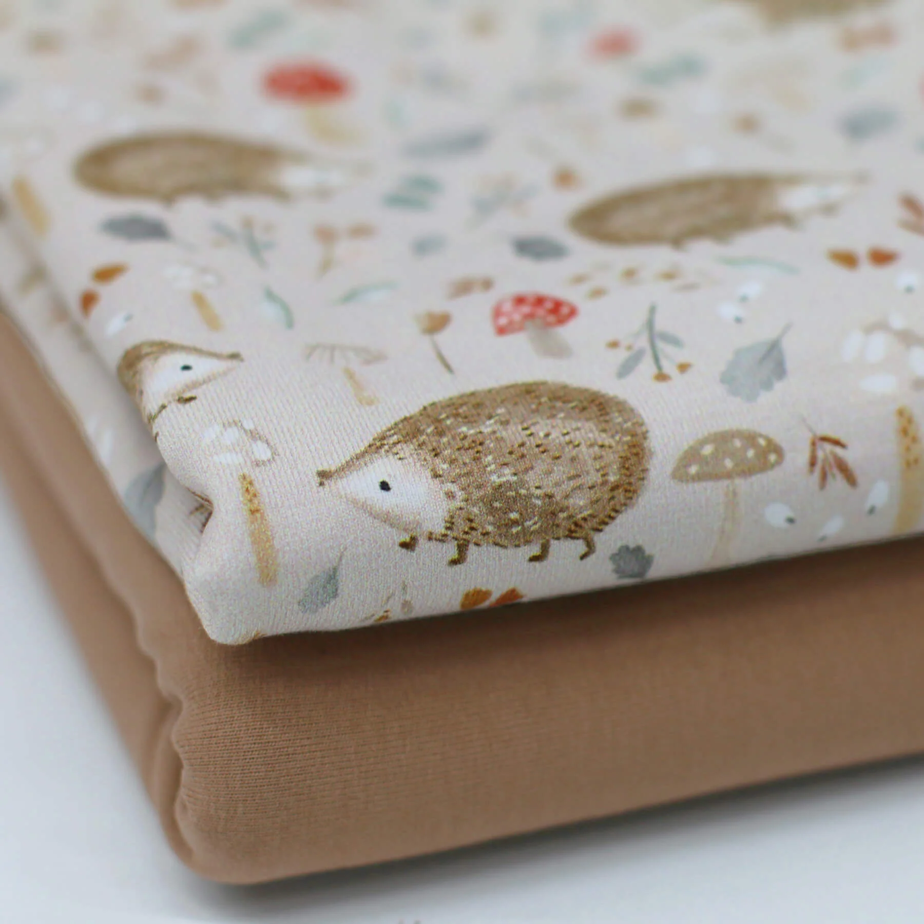 Jersey Katoen Egel – Zacht, Rekbaar & Herfstachtig Leuk