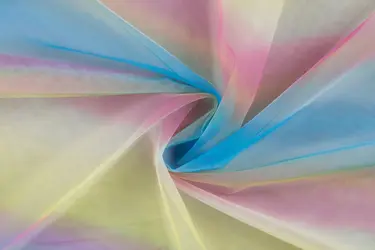 Zachte Tule Stof met Regenboogstrepen