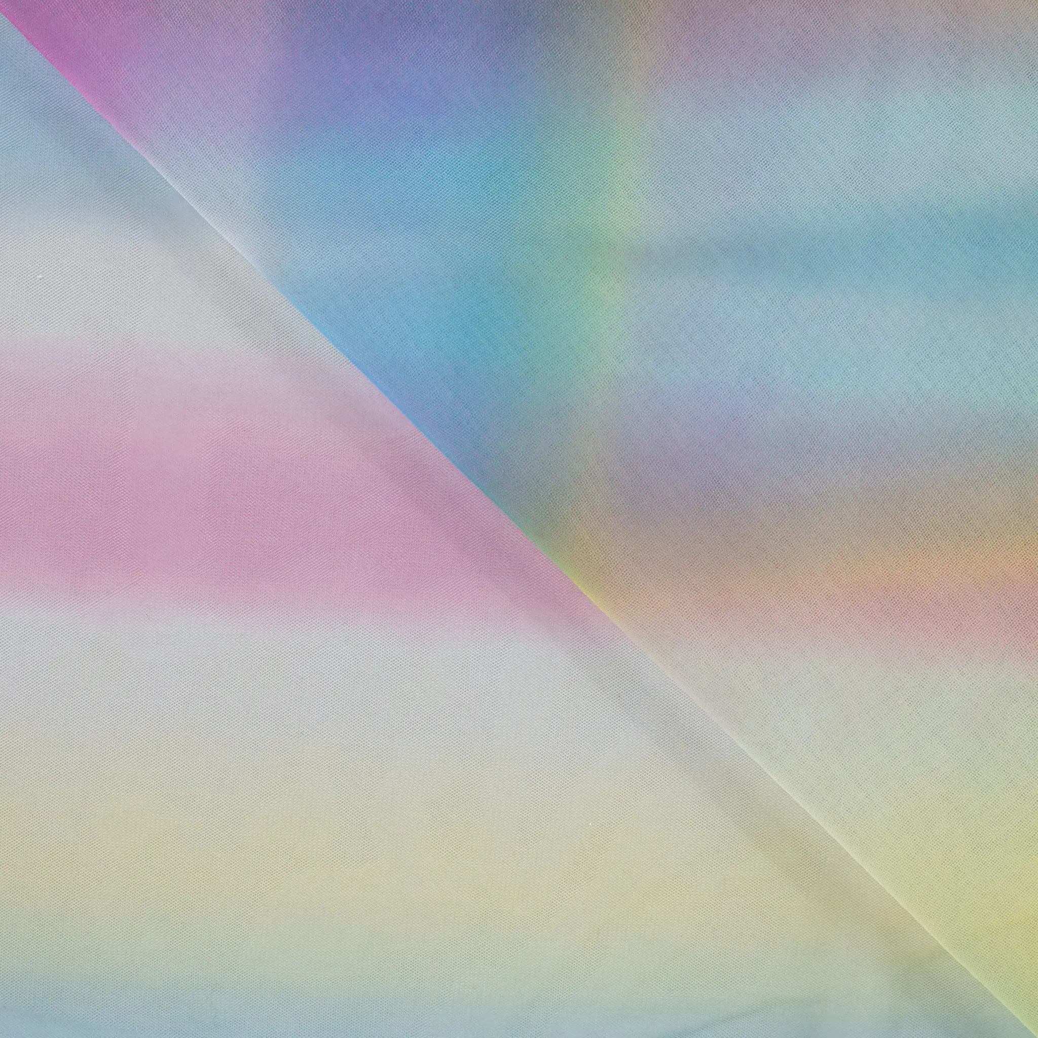 Zachte Tule Stof met Regenboogstrepen – Kleurrijk & Vrolijk