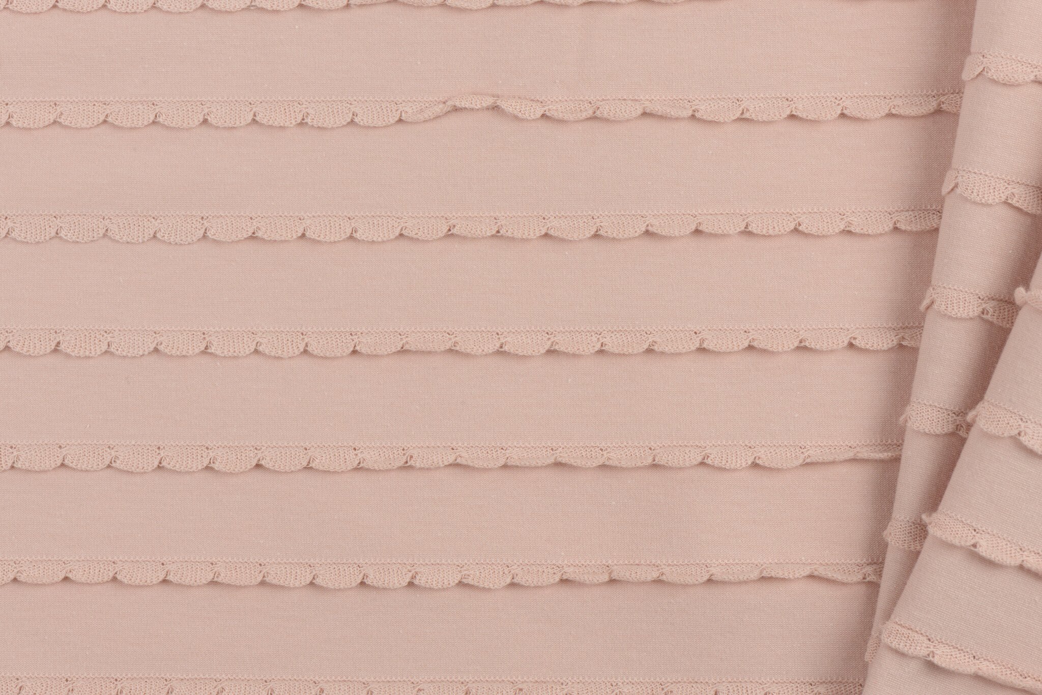 Jersey Katoen Ruffles – Poeder Roze – Zacht, Rekbaar & Speels