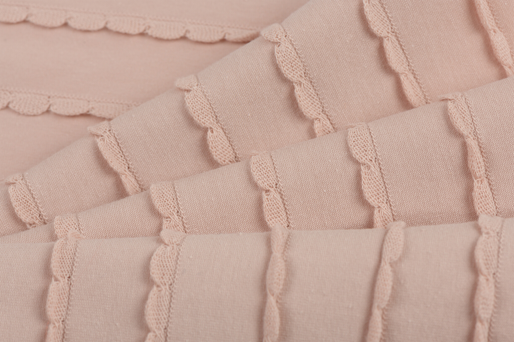 Jersey Katoen Ruffles – Poeder Roze – Zacht, Rekbaar & Speels