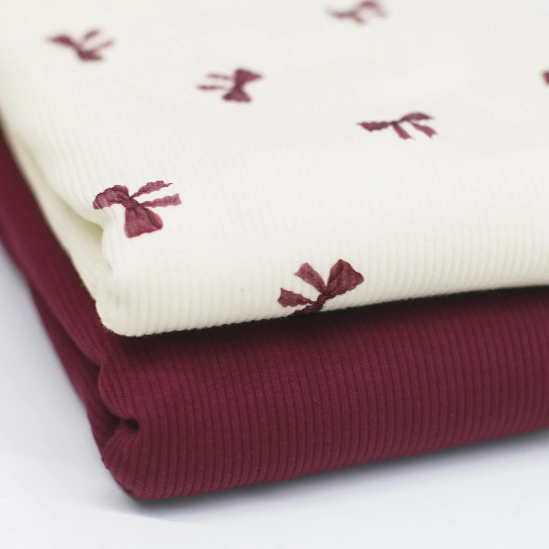 Rib Jersey Stof Bordeaux Strik – Perfect voor Baby & Kids